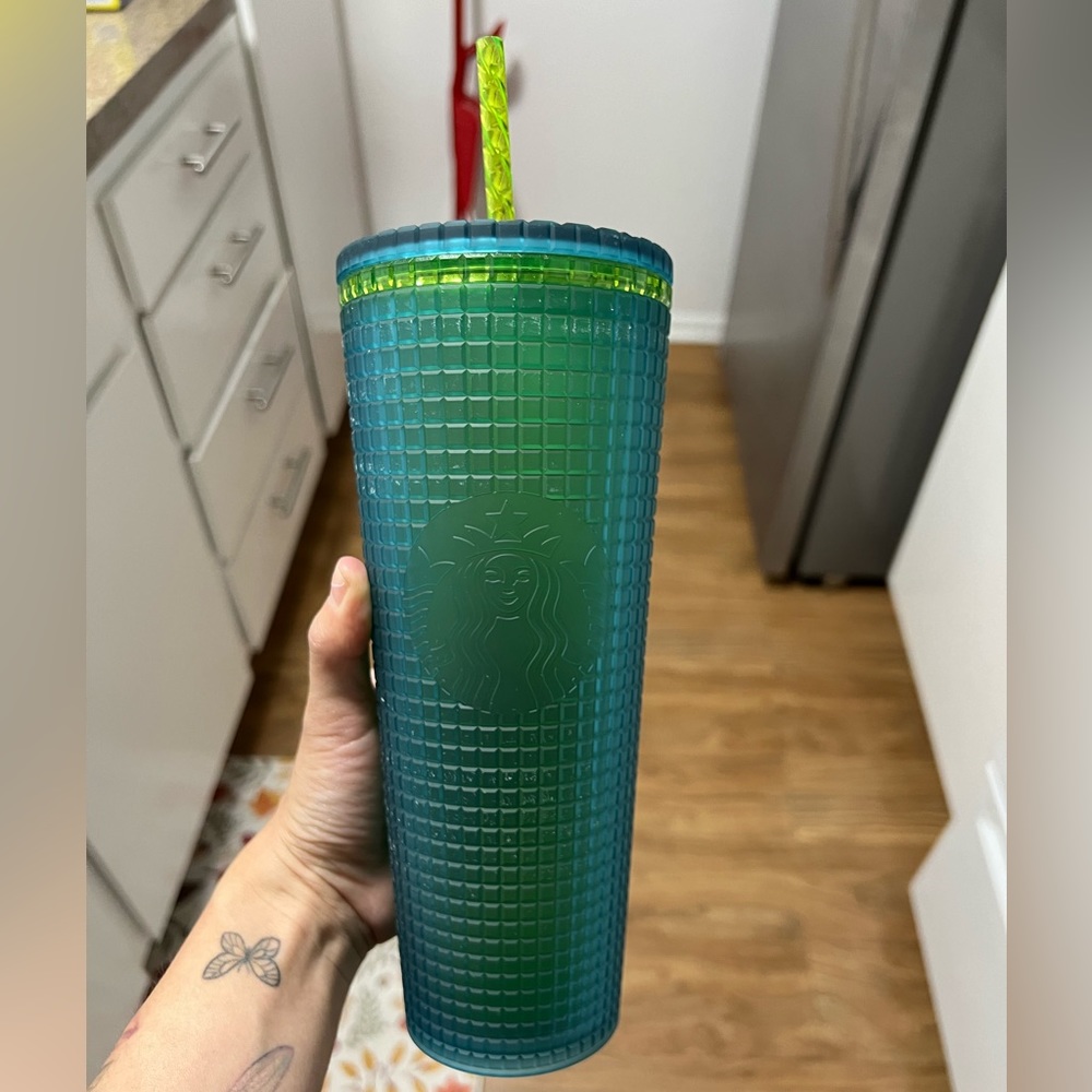 Starbucks green/light green grid 24oz